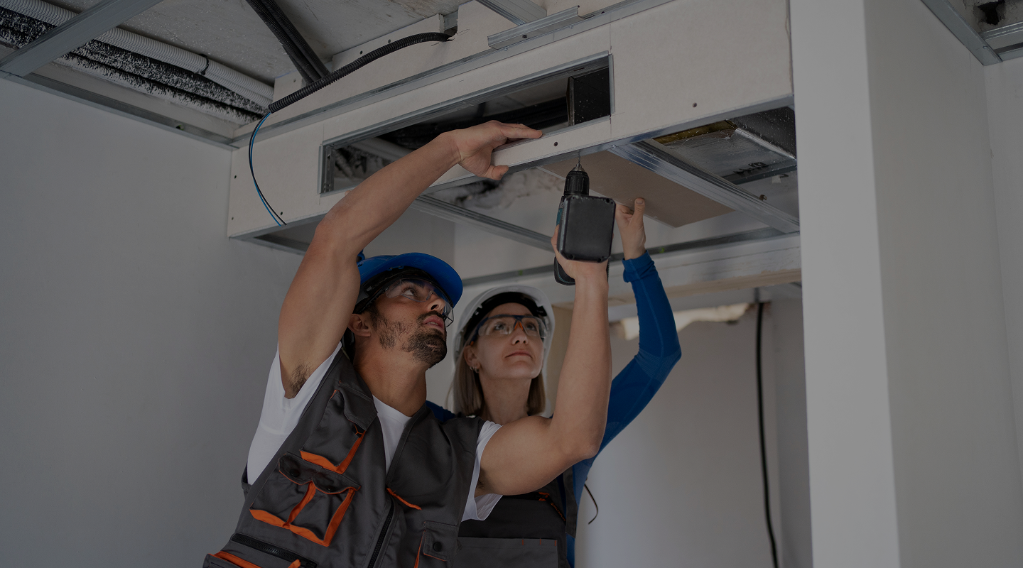 medium-shot-people-wearing-safety-helmets 1